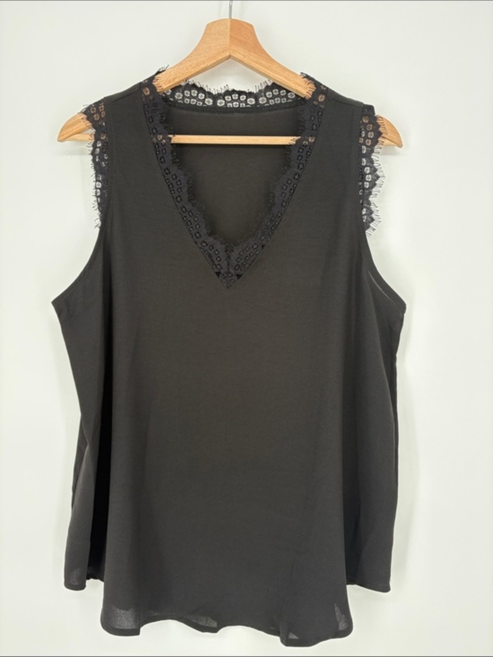 🐄 Black Lace Trim V-Neck Sleeveless Top cami tank